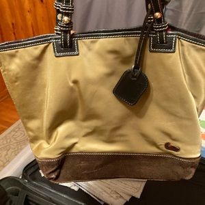 Dooney & Bourke purse pre owned from a smoke & pet free home, please see the pic